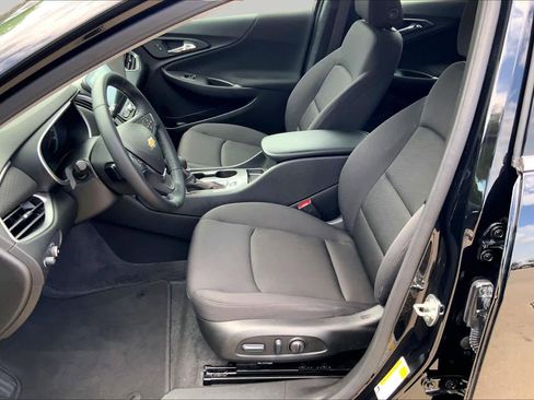 Used 2025 Chevrolet Malibu RS FWD image 8