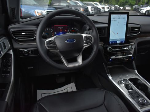 Used 2024 Ford Explorer Limited w/ Limited Technology Package AWD/4WD image 21