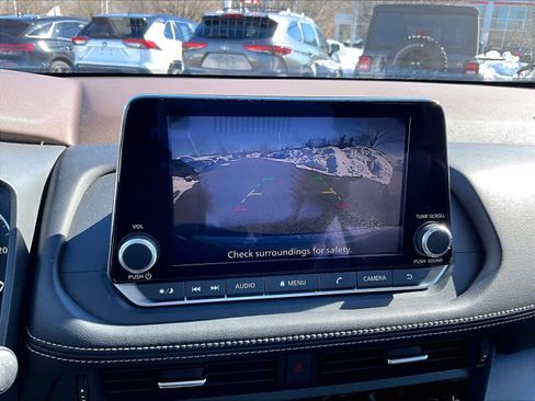 Used 2023 Nissan Rogue SV w/ SV Premium Package image 19