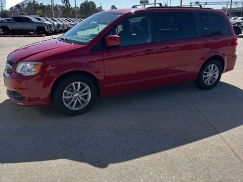 Used 2014 Dodge Grand Caravan SXT image 2