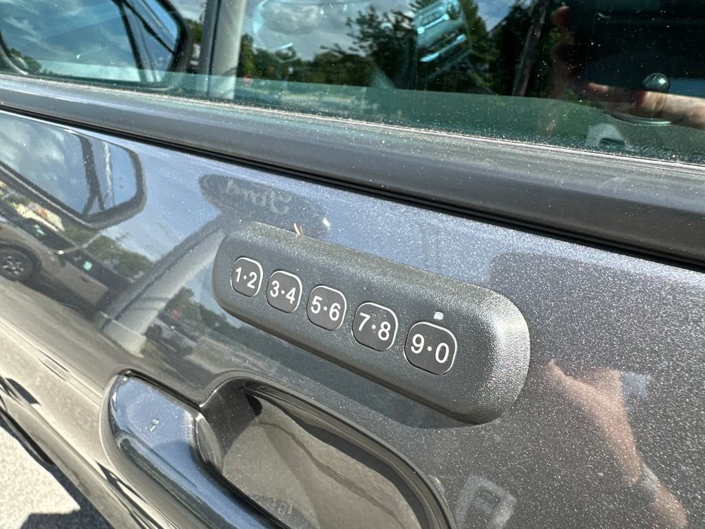 Used 2023 Ford Explorer XLT AWD/4WD image 51