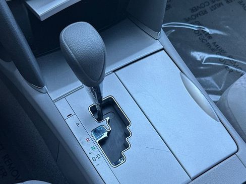 Used 2010 Toyota Camry LE image 19