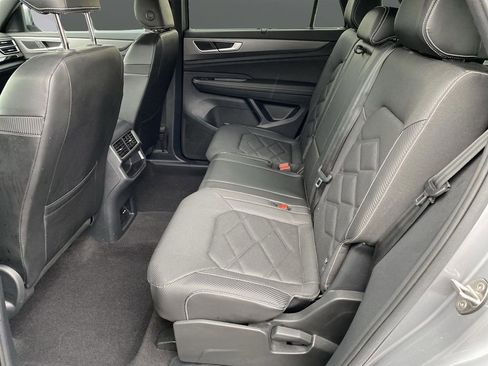 Certified 2024 Volkswagen Atlas Cross Sport SE image 30