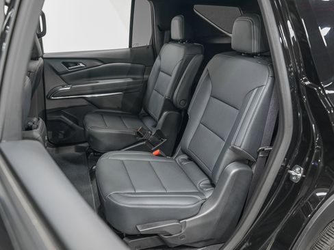 Used 2025 Chevrolet Traverse LT w/ Sun and Wheel Package image 30