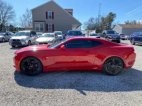 Used 2021 Chevrolet Camaro LT w/ Technology Package image 9
