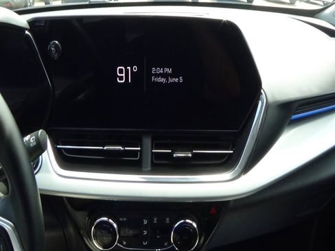 Used 2025 Chevrolet Trax LT w/ LT Convenience Package FWD image 23