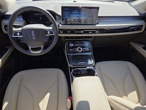 Used 2023 Lincoln Nautilus FWD w/ Premium Package image 11