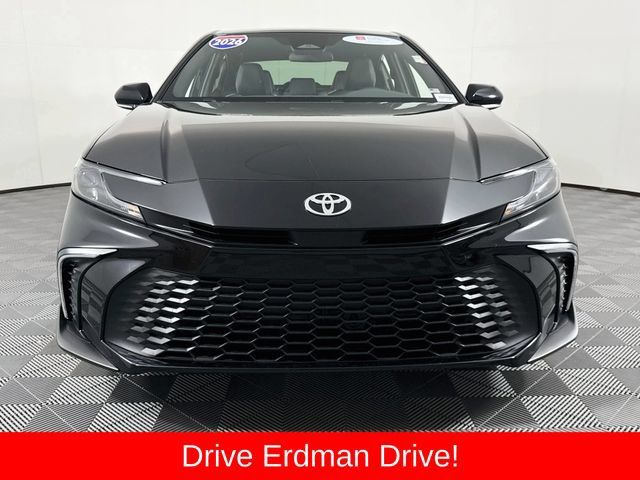 Used 2026 Toyota Camry SE FWD image 2