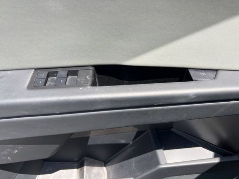 Used 2024 Tesla Cybertruck AWD Crew Cab image 26