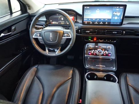 Used 2023 Lincoln Nautilus FWD image 8