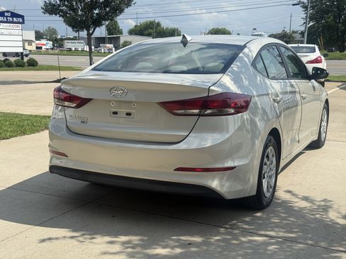 Used 2017 Hyundai Elantra SE FWD image 7