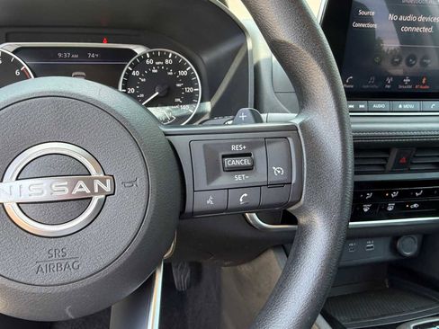 Used 2023 Nissan Rogue S AWD/4WD image 26