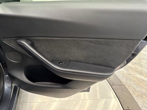 Used 2022 Tesla Model Y Long Range image 40