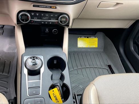 Used 2021 Ford Escape SEL w/ Technology Package image 15