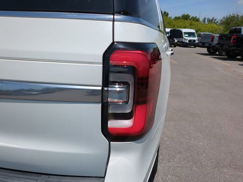 Used 2022 Ford Expedition Platinum image 11