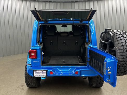 Used 2024 Jeep Wrangler Unlimited Sahara w/ Technology Group AWD/4WD image 18