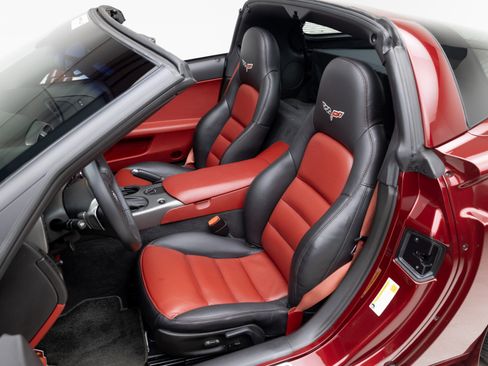 Used 2007 Chevrolet Corvette Coupe w/ Preferred Equipment Group RWD image 7