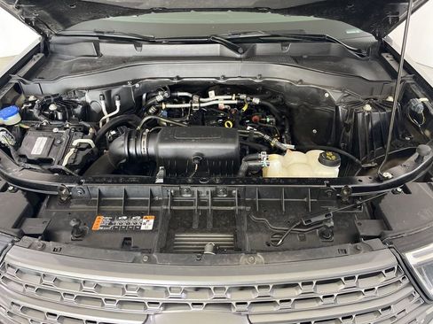 Used 2023 Ford Explorer XLT w/ Equipment Group 202A AWD/4WD image 9
