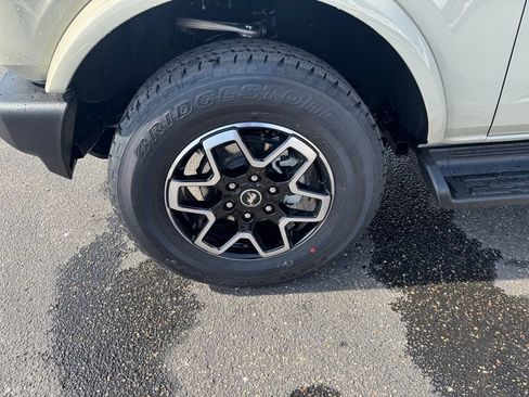 New 2026 Ford Bronco Outer Banks AWD/4WD image 9
