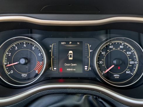 Used 2014 Jeep Cherokee Latitude AWD/4WD image 12