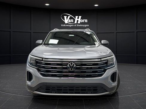Used 2024 Volkswagen Atlas SEL AWD/4WD image 2