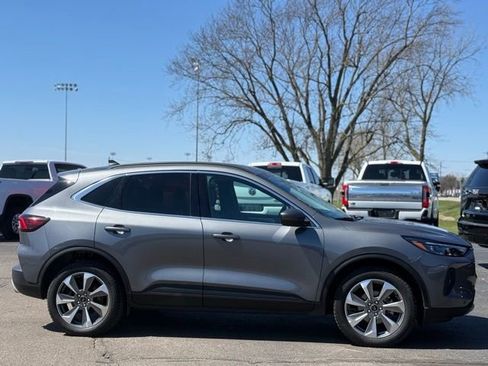 Used 2024 Ford Escape Platinum image 36