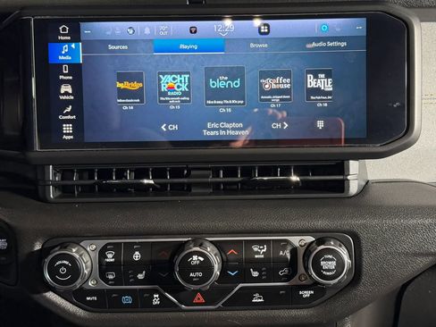 Used 2024 Jeep Wrangler Unlimited w/ Convenience Group image 16