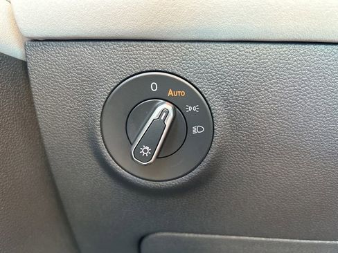 New 2026 Volkswagen Taos SE image 30