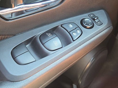 Used 2022 Nissan Kicks SR w/ Interior Electronics Package FWD image 21