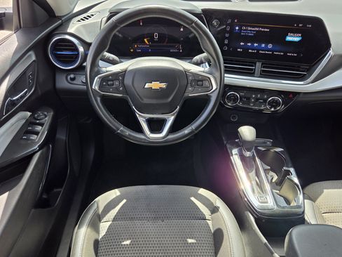 Certified 2025 Chevrolet Trax LT w/ Driver Confidence Package FWD image 11