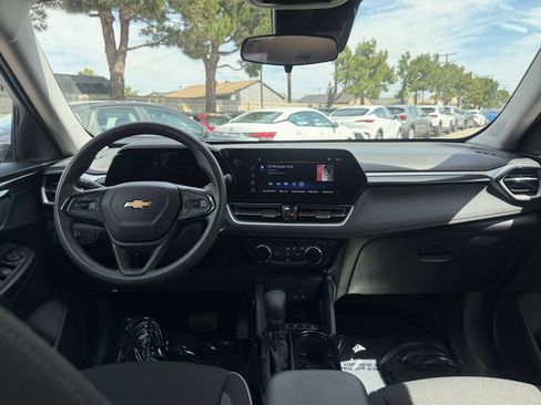 Used 2025 Chevrolet TrailBlazer LT FWD image 25