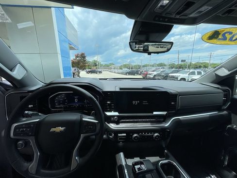 Certified 2024 Chevrolet Silverado 1500 LTZ AWD/4WD image 11