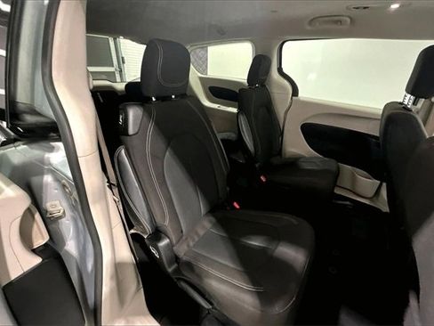 Used 2022 Chrysler Voyager LX image 26