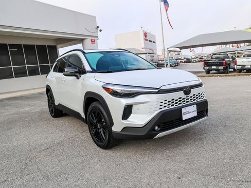 Used 2026 Toyota Corolla Cross XSE w/ Convenience Package image 5