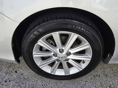 Used 2012 Toyota Camry XLE w/ Leather Pkg FWD image 10