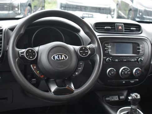 Used 2016 Kia Soul + image 18