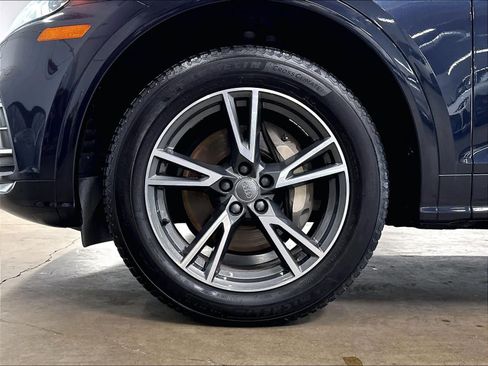 Used 2020 Audi Q5 e Premium Plus w/ Premium Plus Package AWD/4WD image 11