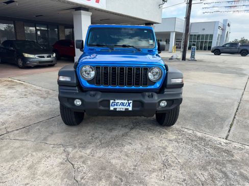 Used 2025 Jeep Wrangler Sport image 7