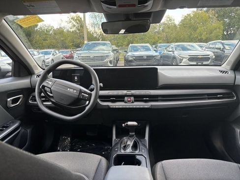 Used 2025 Kia K4 FWD image 32