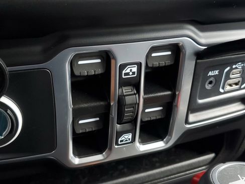 Used 2023 Jeep Wrangler Unlimited Sahara w/ Cold Weather Group AWD/4WD image 20