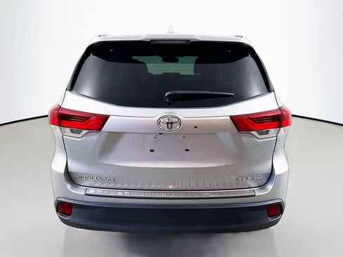 Used 2019 Toyota Highlander XLE w/ Protection Package #3 AWD/4WD image 6
