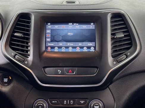Used 2019 Jeep Cherokee Latitude Plus w/ Comfort/Convenience Group AWD/4WD image 14
