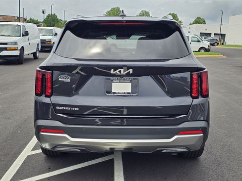 Used 2025 Kia Sorento EX w/ Panoramic Sunroof Package FWD image 11