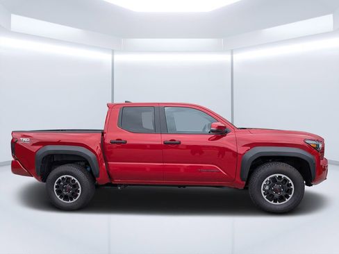 Used 2025 Toyota Tacoma TRD Off-Road w/ TRD Off Road Upgrade Package image 2