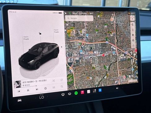 Used 2023 Tesla Model Y Performance AWD/4WD image 18