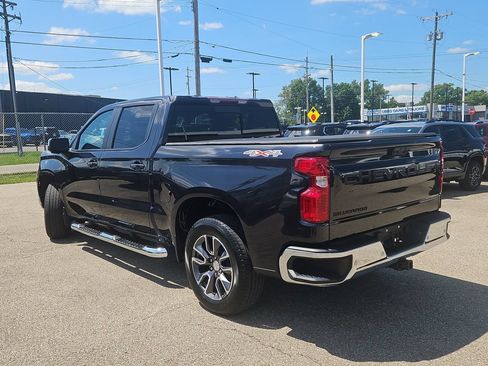 Used 2022 Chevrolet Silverado 1500 LT AWD/4WD image 3