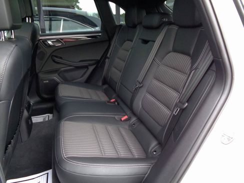 Used 2024 Porsche Macan Turbo AWD/4WD image 17