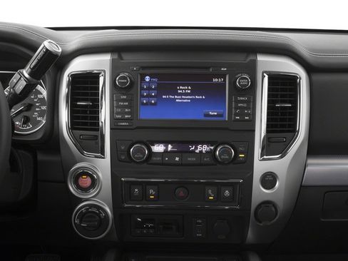 Used 2017 Nissan Titan PRO-4X w/ Pro-4x Convenience Package AWD/4WD image 13