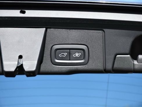 Certified 2025 Volvo XC60 B5 Plus image 24