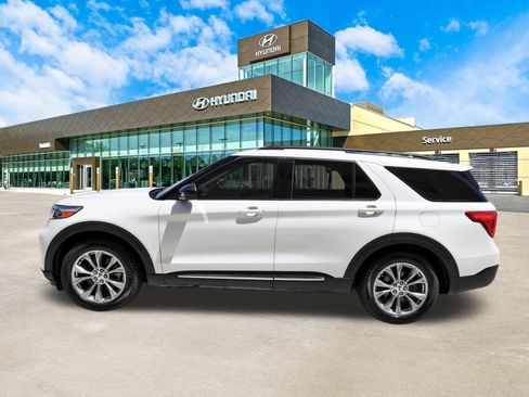 Used 2022 Ford Explorer XLT w/ Equipment Group 202A RWD image 9